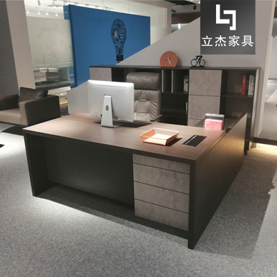 �F�����s������ED-GR1818