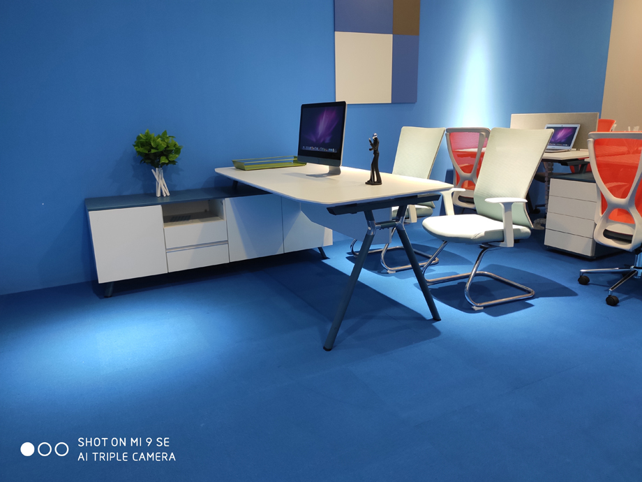 �r���{ɫ�k����