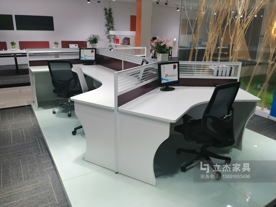 �������L��λ