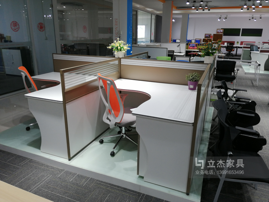 �������L��λ