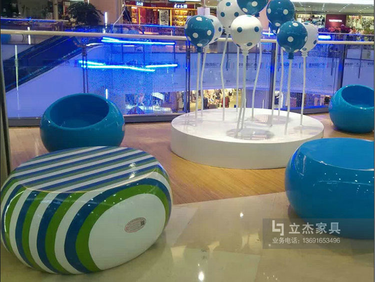 ��������e��